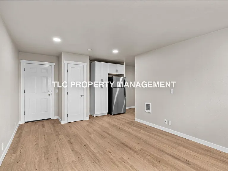 227 S 6th St — Photo 3