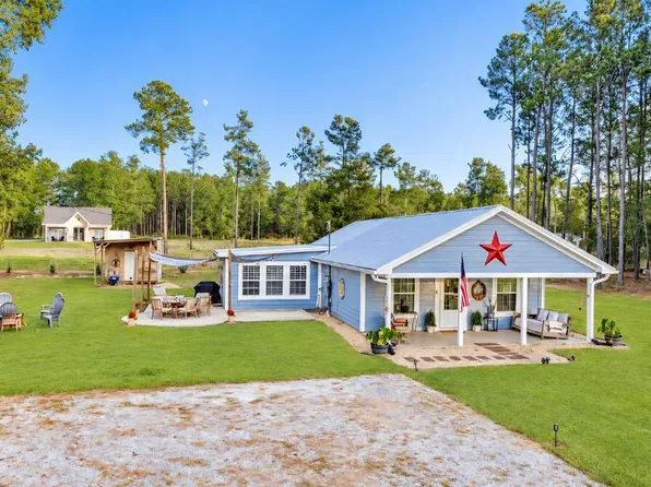 103 Lakeview Dr, Fort Gaines, GA 39851