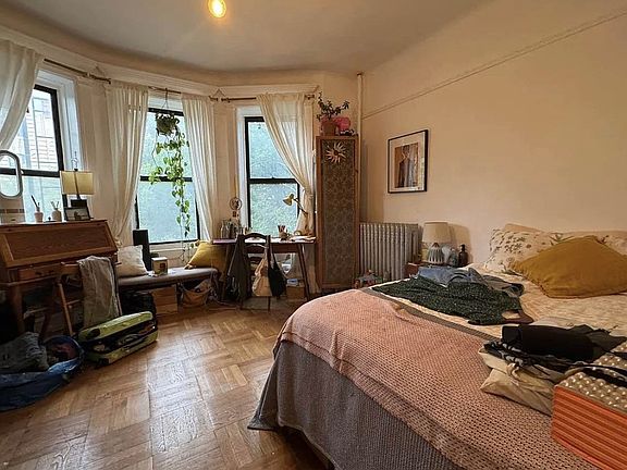 4th image of 1046 Bergen St #5A