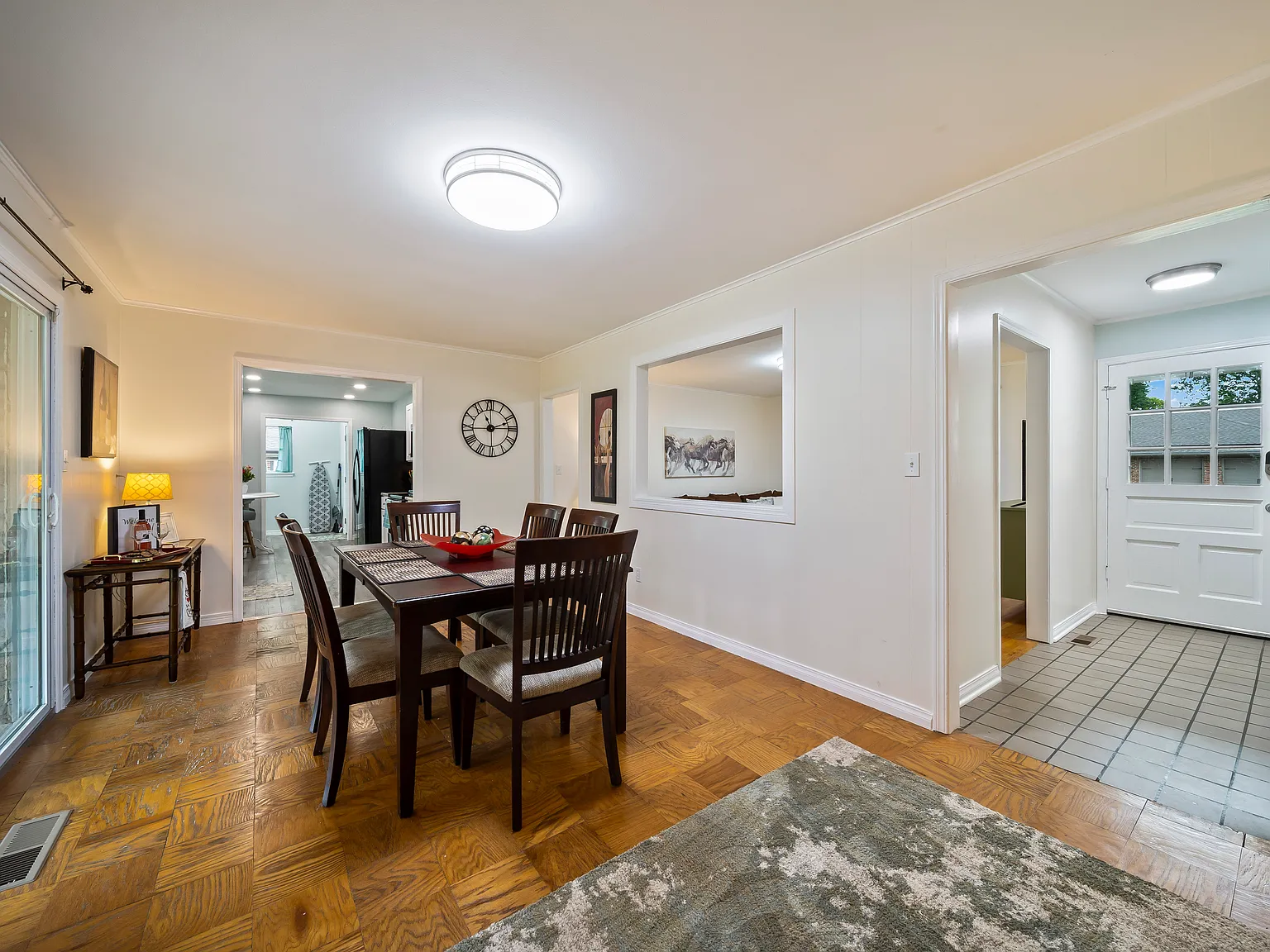 4 bed, 1800 sqft, $2,795 — Photo 4