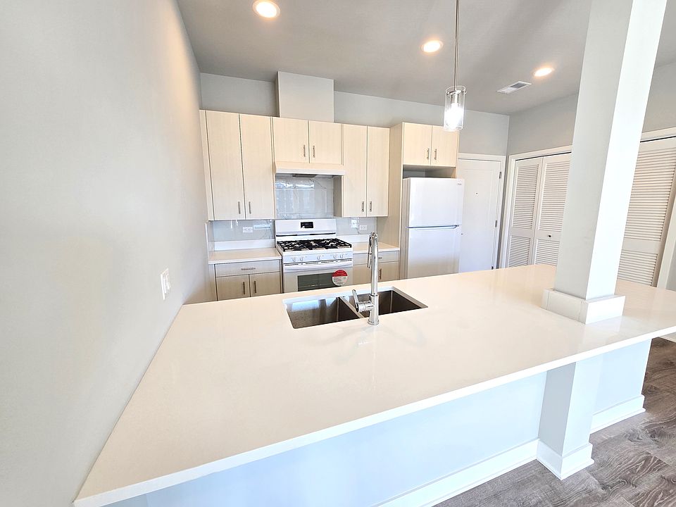 1st image of 3176 S Archer Ave #307