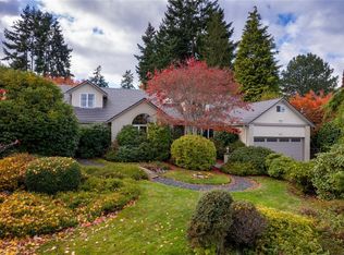 566 Crescent Rd W, Qualicum Beach, BC V9K 1J2