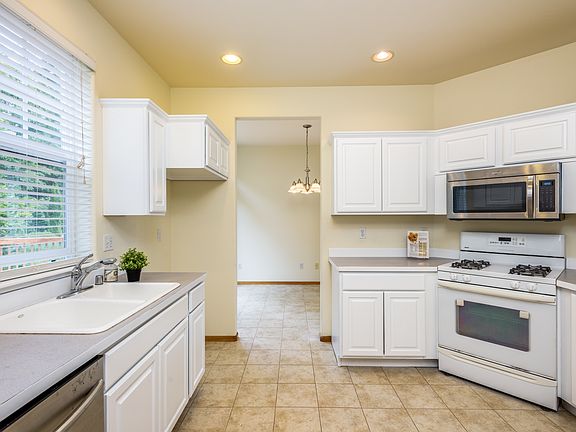 2nd image of 3911 Dogwood Pl