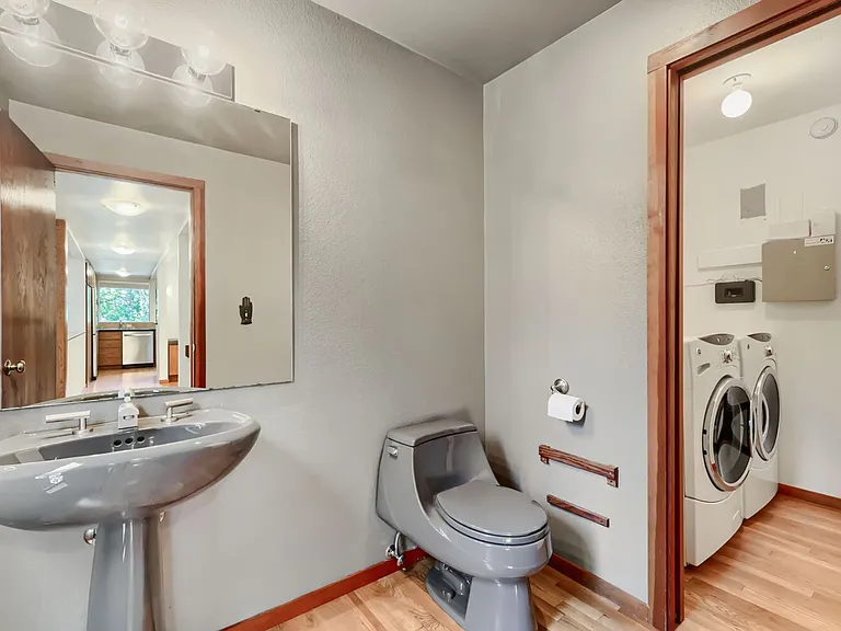 2532 E McGraw St — Photo 16