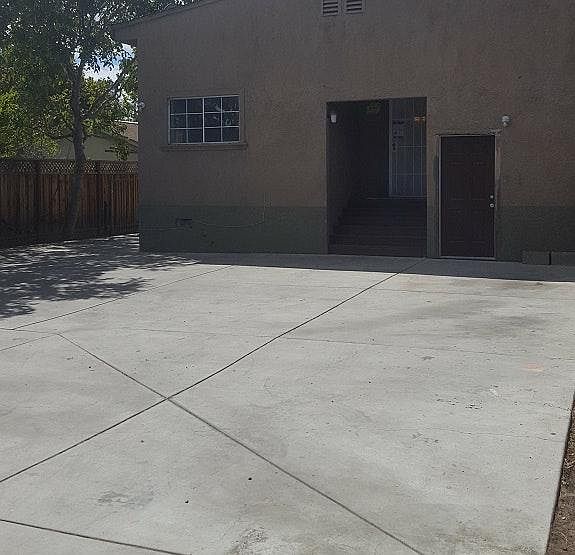 1st image of 622 N 10th St