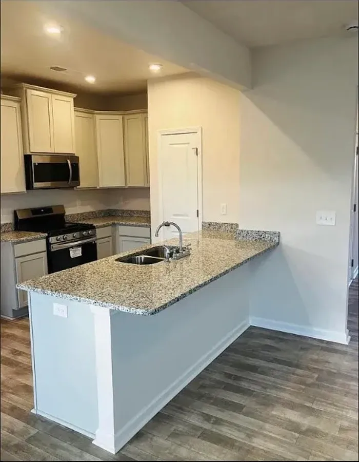 3 bed, 2.5 bath, 1432 sqft, $2,000 — Photo 1