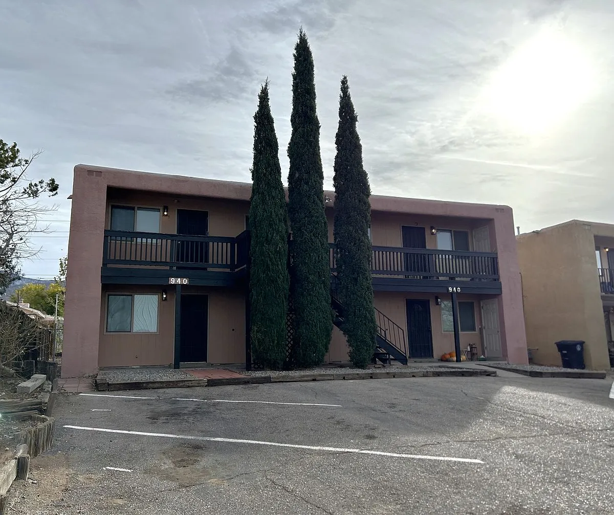 Building Photo - 940 Chelwood Park Blvd NE