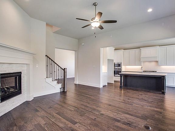 3rd image of 110 Driscoll Ln
