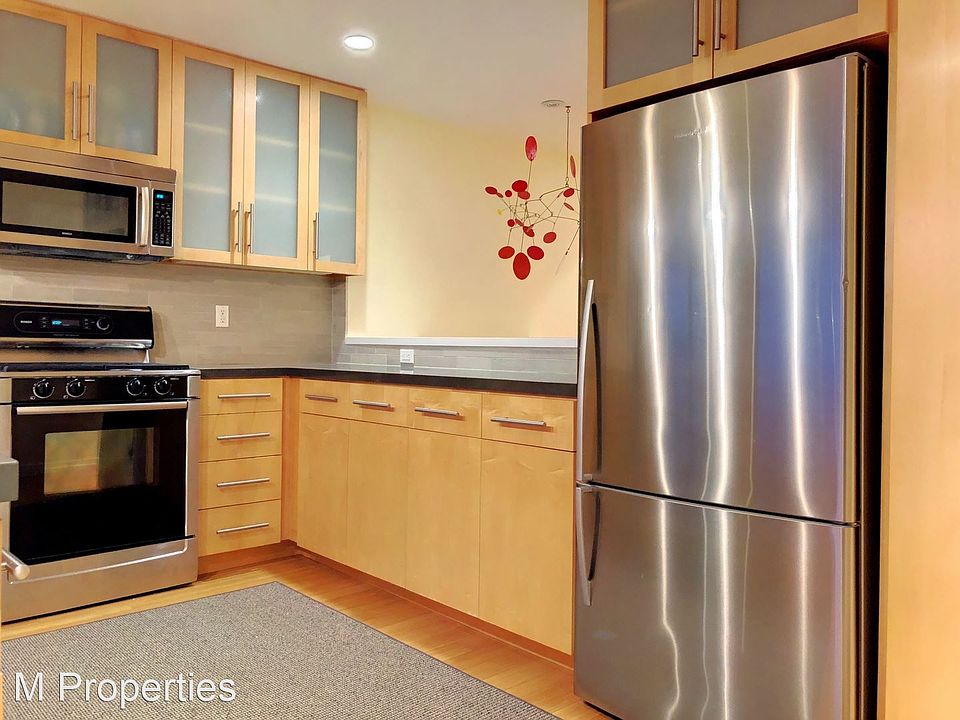 1st image of 158 Laidley St APT 1