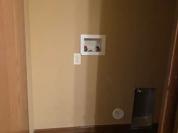 1261 15th St W, Dickinson, ND 58601