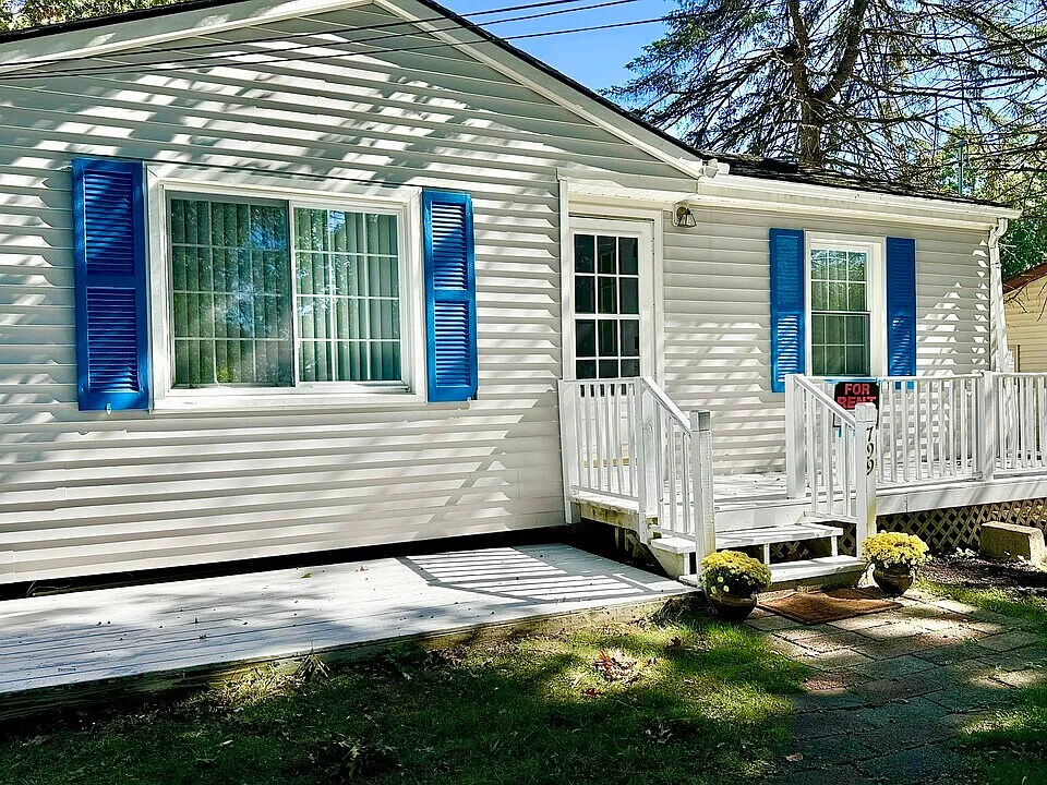 3 bed, 1378 sqft, $2,000 — Photo 2