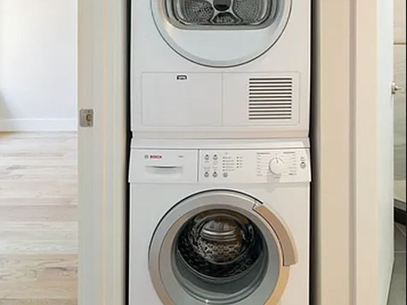 5th image of 515 W 47th St #4E