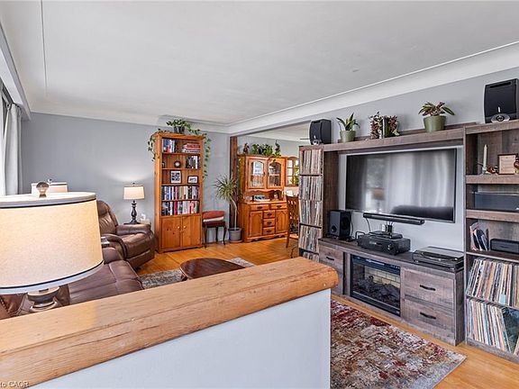 5th image of 15 Collier Cres