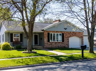 609 8th Ave SW, Independence, IA 50644