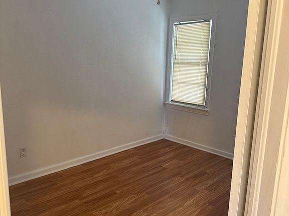 Queen bedroom