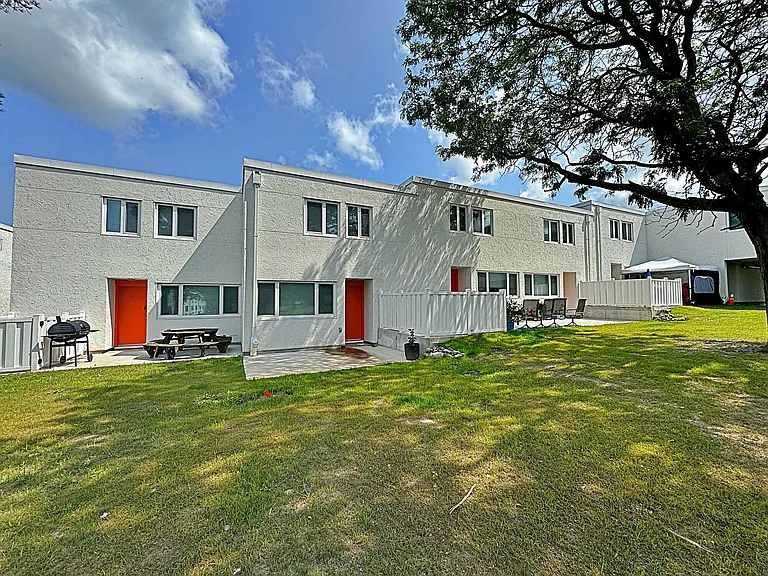 Evergreen East — Photo 12