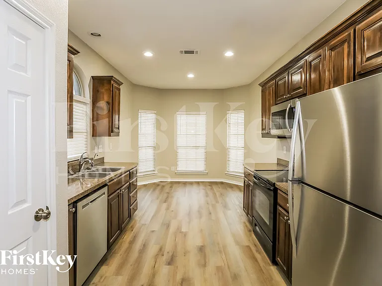 853 Jodie Dr — Photo 4