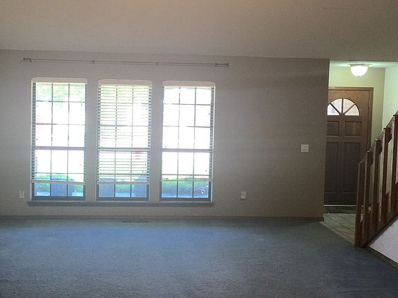 3rd image of 913 Randall Dr