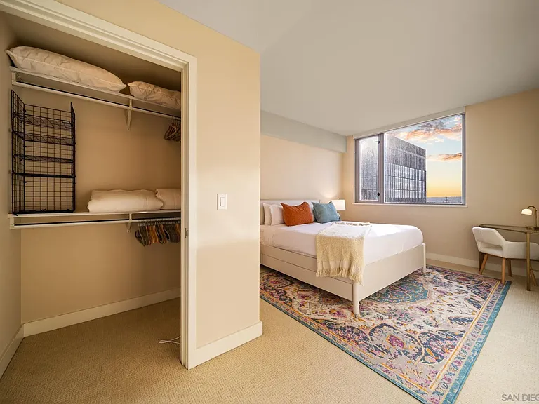 700 W East St #1502 — Photo 18