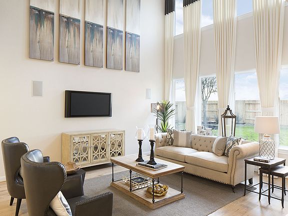 The Cedar modeled at Talavera.