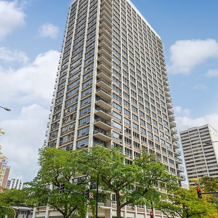 1st image of 88 W Schiller St APT 801