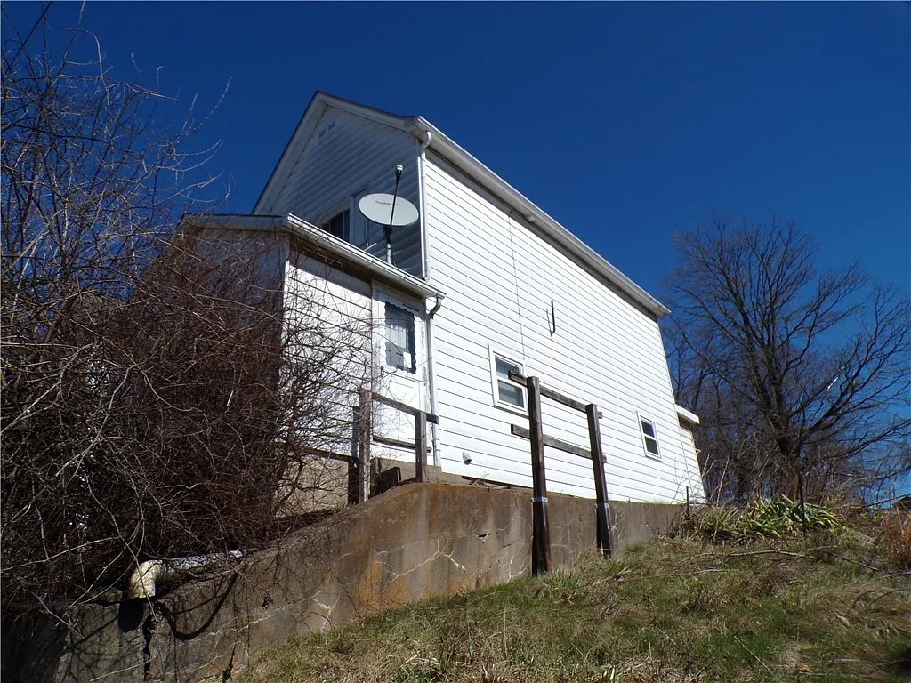 618 Beaver Ave photo 1