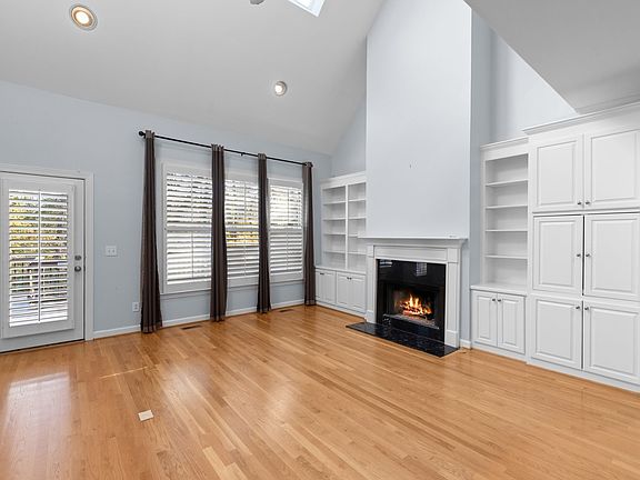 4th image of 515 Copperfield Way