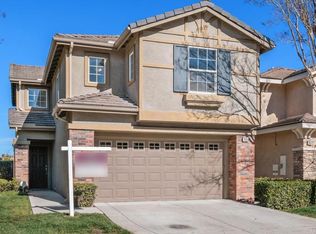 1555 Acacia Cir, Vista, CA 92081