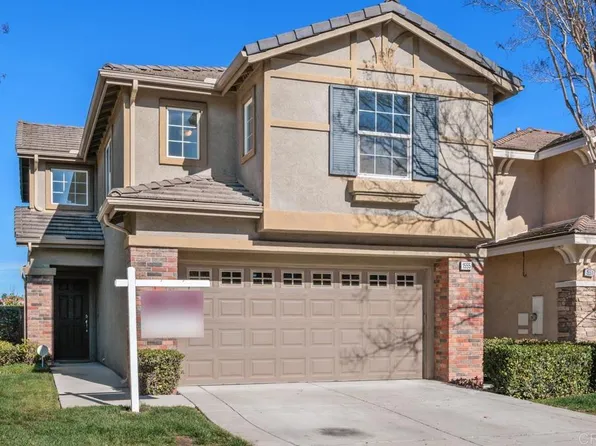 1555 Acacia Cir, Vista, CA 92081