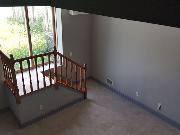 5th image of 660 E 104th St