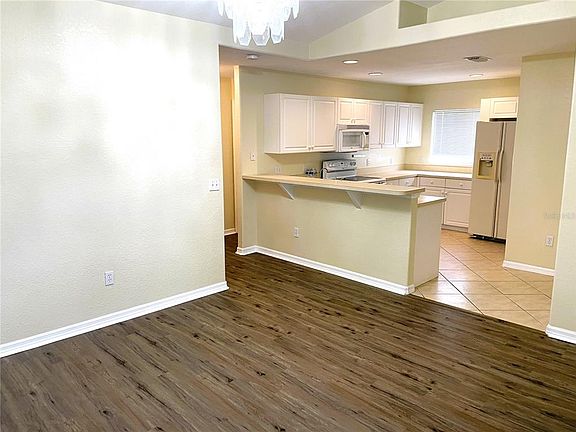 4th image of 2498 Margaret Ln