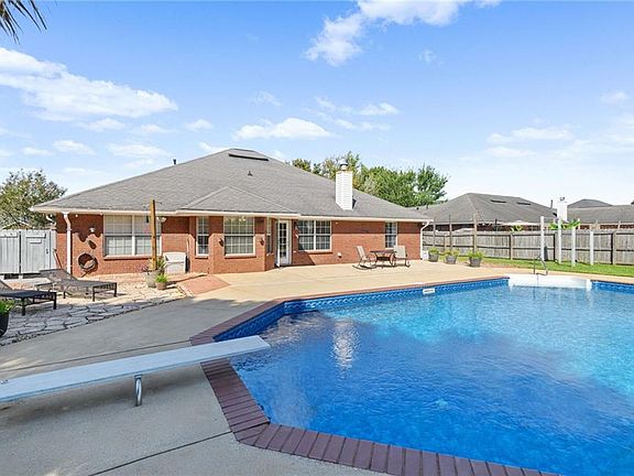 3rd image of 1517 Hunters Ridge Dr W