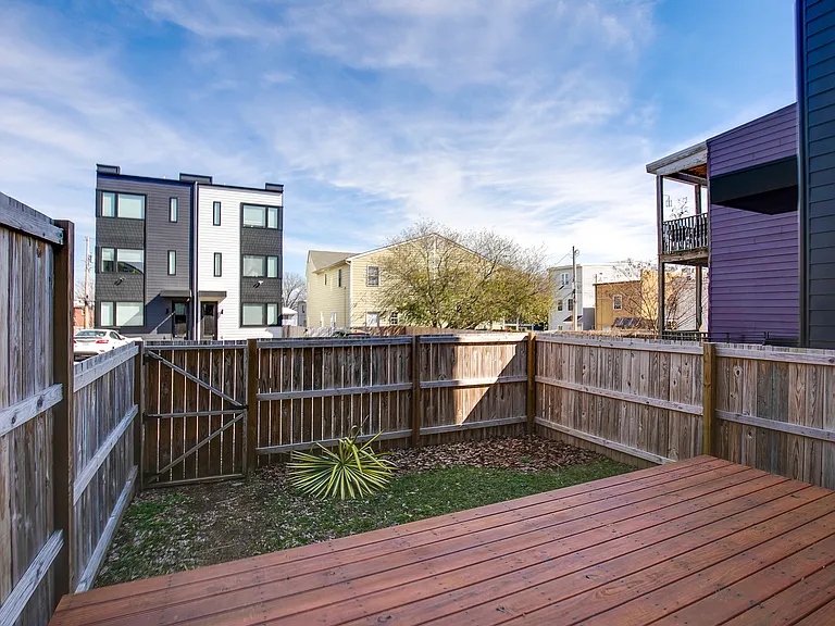 1310 W Clay St — Photo 24