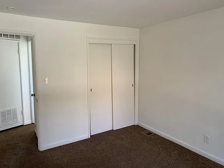 18424 Lake Shore Blvd #5 — Photo 7