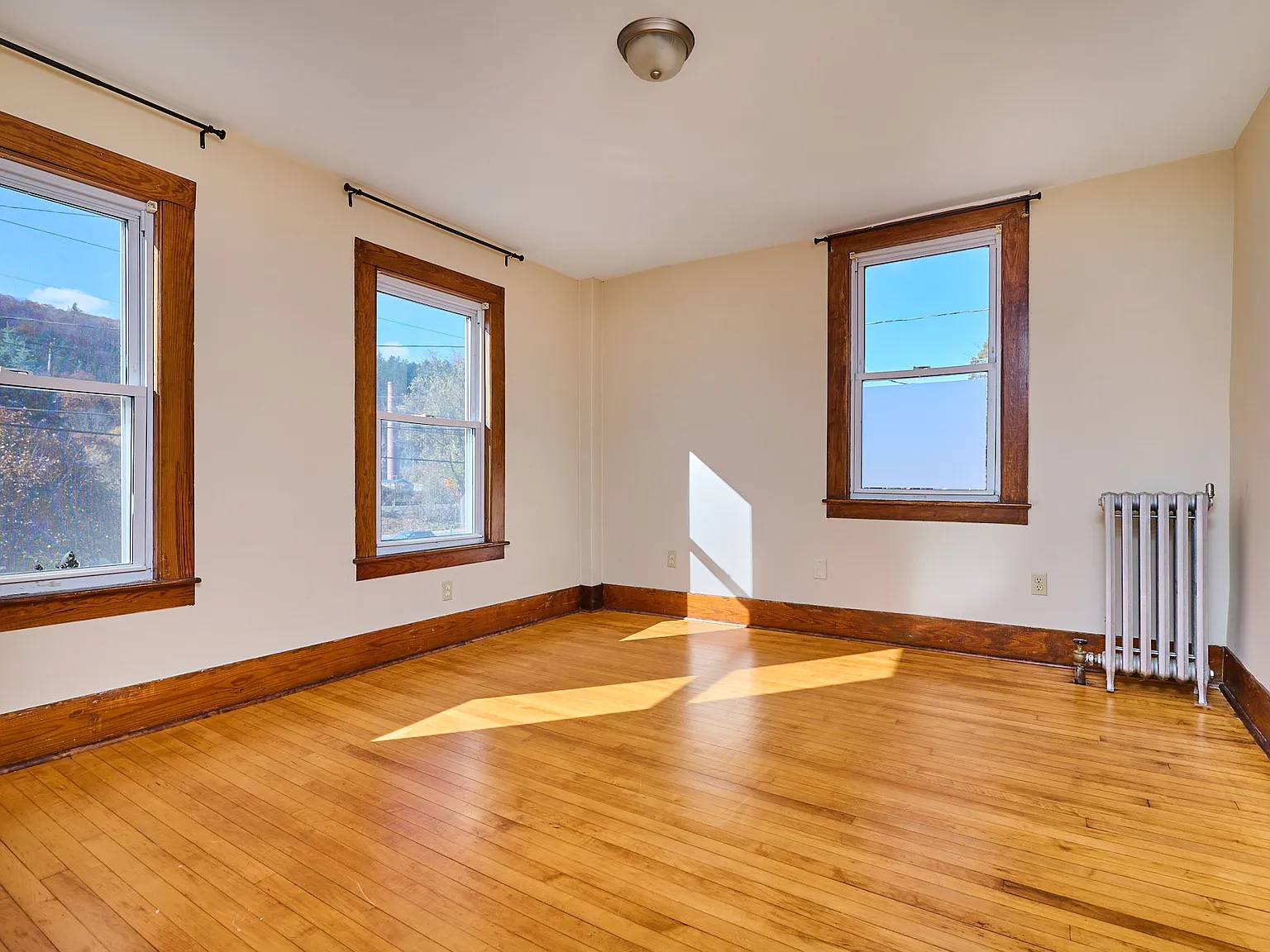 3 bed, 1800 sqft, $2,300 — Photo 3