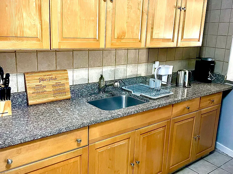1710 Marshall St — Photo 7