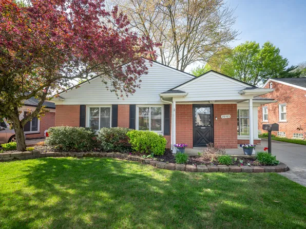 28465 N Clements Cir, Livonia, MI 48150