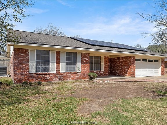 2nd image of 1211 King Arthur Cir