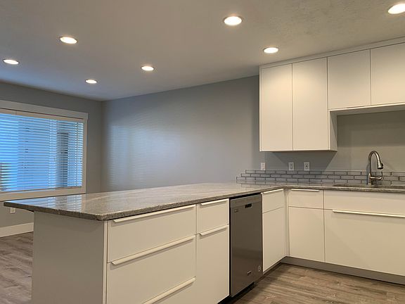 4th image of 1845 W Canyon View Dr APT 1608