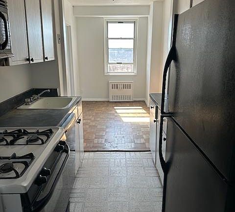 5th image of 2400 Johnson Avenue #4H
