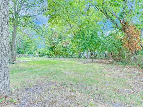 4th image of 48 Lakeview Dr