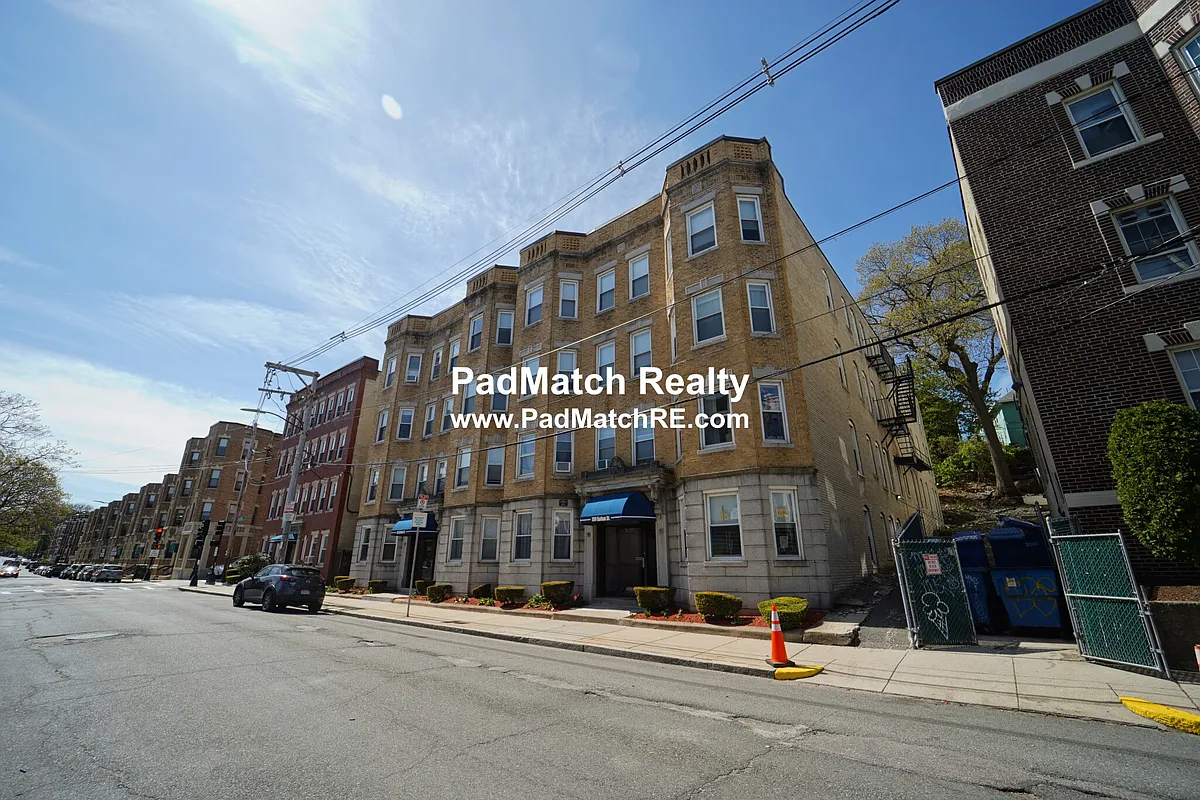 Exterior - 159 Kelton St #33