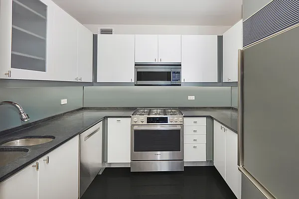 Rented by Brown Harris Stevens | media 4