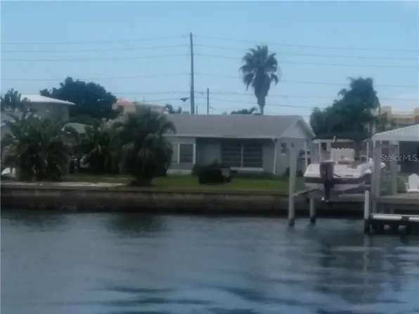 11405 3rd St E, Treasure Island, FL 33706
