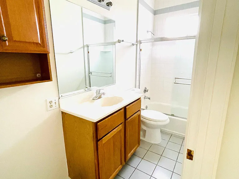 640 W 26th St #5 — Photo 5