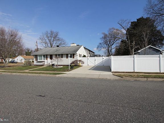 5th image of 300 Cressmont Ave