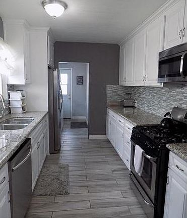 4th image of 3905 W Victory Blvd