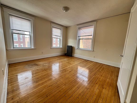 3rd image of 8 Barrows St #6