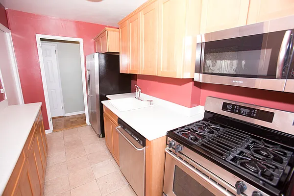 Sold by Re/Max In The City | media 20