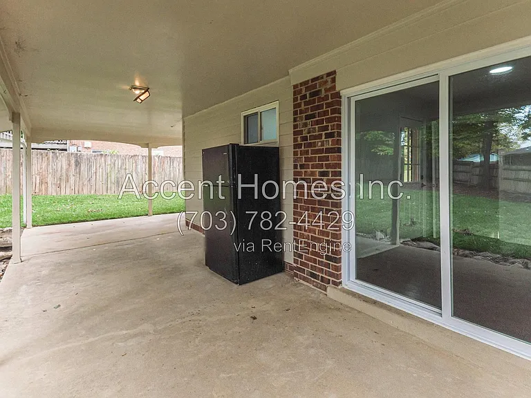 8613 Kenilworth Dr — Photo 33